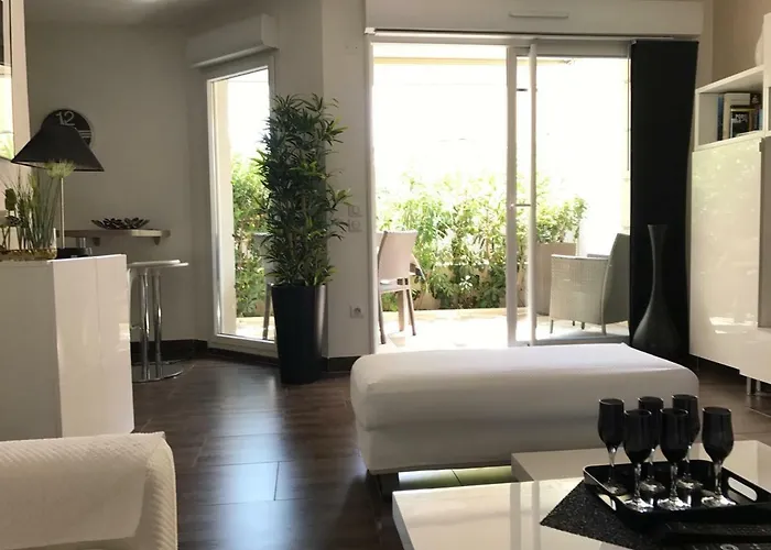 Lina Apartman Bandol